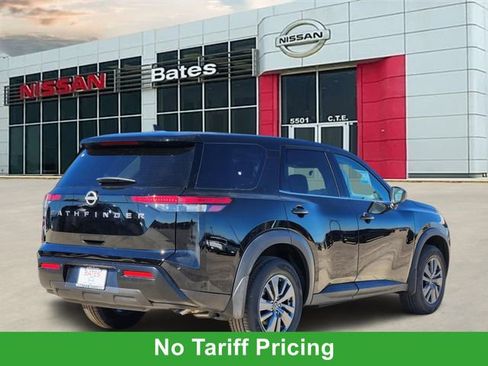 New 2026 Nissan Pathfinder S image 4