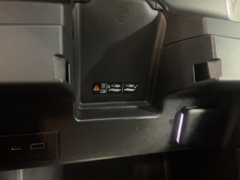 Used 2022 Chevrolet Silverado 1500 LT Trail Boss w/ Convenience Package II image 12