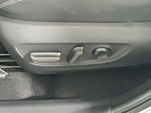 Used 2022 Toyota RAV4 XLE Premium AWD/4WD image 13