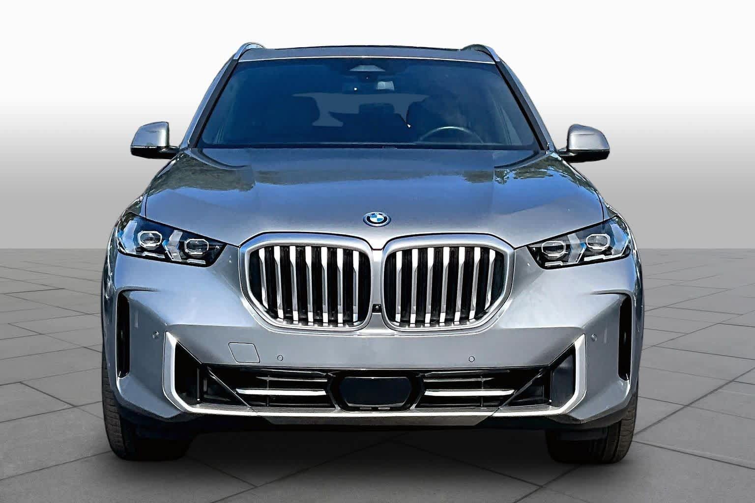 Used 2024 BMW X5 xDrive50e w/ Premium Package AWD/4WD image 4