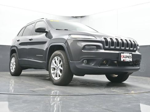 Used 2016 Jeep Cherokee Latitude w/ Comfort/Convenience Group AWD/4WD image 46