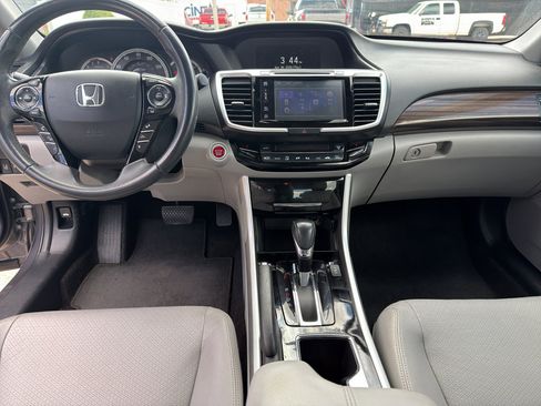 Used 2016 Honda Accord Touring image 12