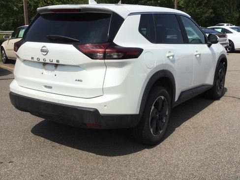 Used 2025 Nissan Rogue SV AWD/4WD image 6