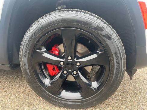 Used 2024 Jeep Grand Cherokee Limited w/ Black Appearance Package image 5