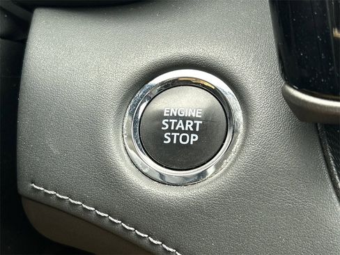 Used 2023 Toyota Highlander LE image 28