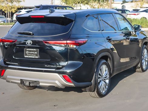 Used 2024 Toyota Highlander Platinum image 4