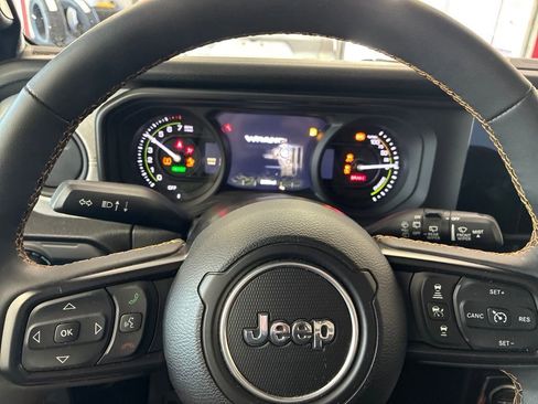 Used 2024 Jeep Wrangler Unlimited w/ Convenience Group AWD/4WD image 34