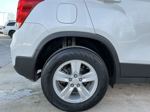 Used 2022 Chevrolet Trax LT w/ LT Convenience Package image 23