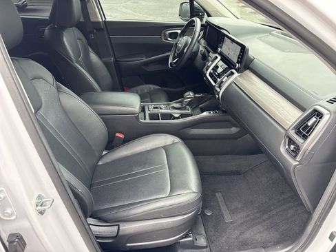 Used 2022 Kia Sorento EX w/ Panoramic Sunroof Package image 39