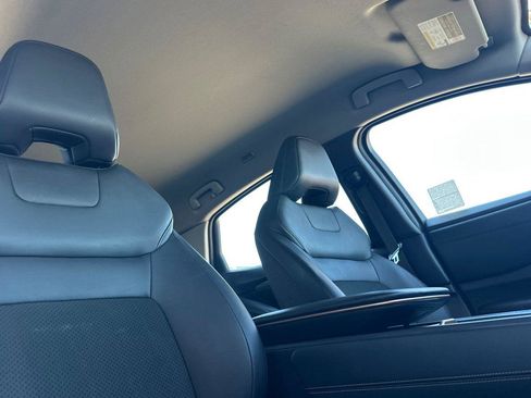 Used 2023 Nissan Ariya AWD image 18