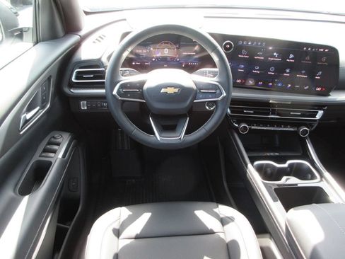 New 2026 Chevrolet Traverse LT w/ Sun and Wheel Package AWD/4WD image 15