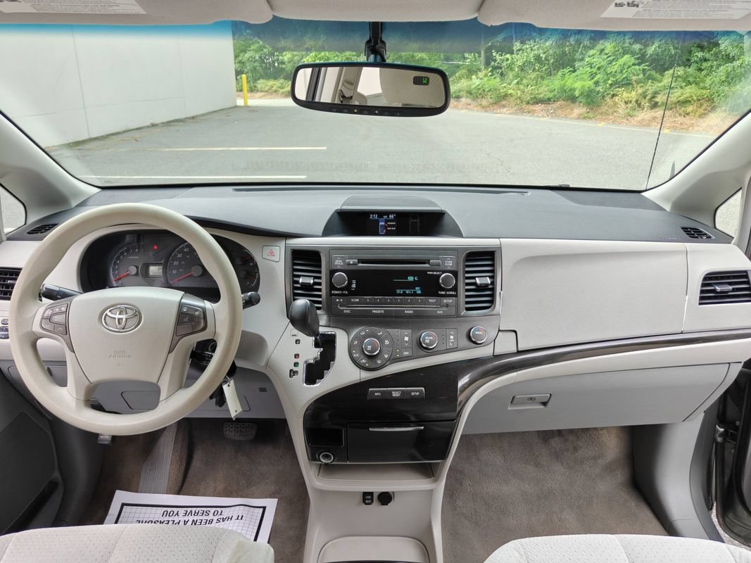 Used 2011 Toyota Sienna LE FWD image 9
