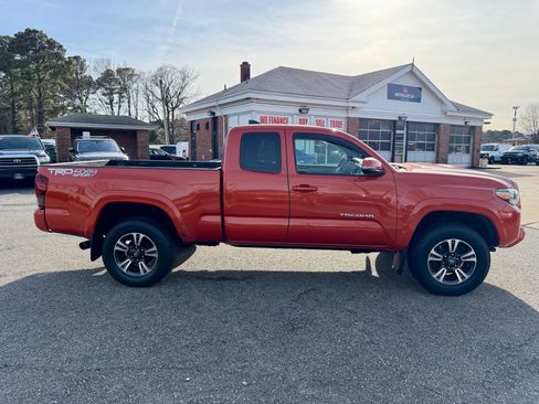 Used 2016 Toyota Tacoma TRD Sport w/ Towing Package image 6