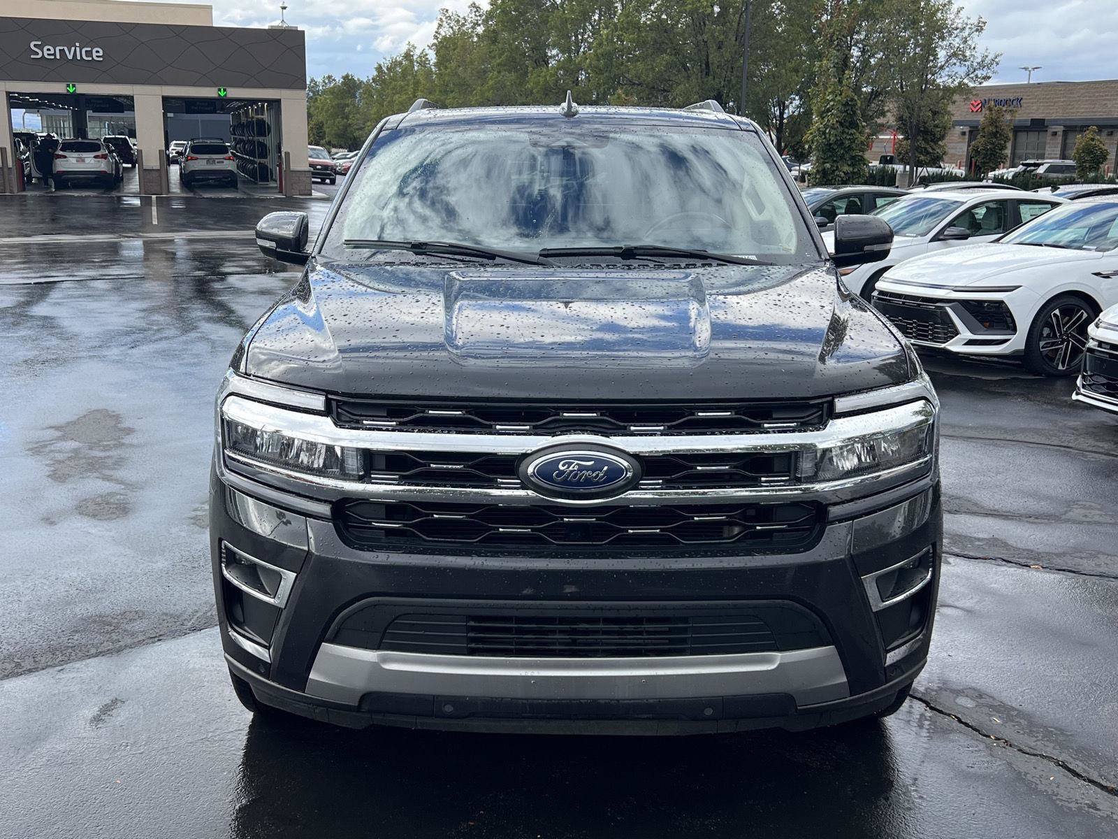 Used 2024 Ford Expedition Limited AWD/4WD image 12