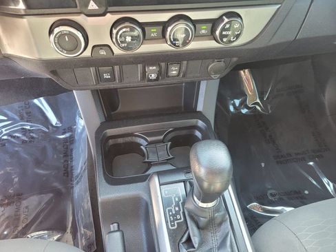 Used 2018 Toyota Tacoma SR5 AWD/4WD image 20