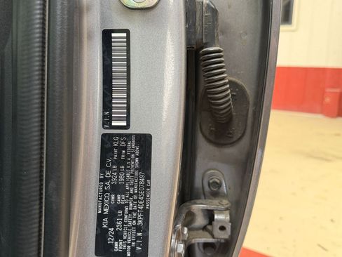 Used 2025 Kia K4 FWD image 28