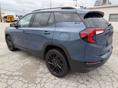 Used 2024 GMC Terrain SLT w/ Elevation Edition FWD image 5