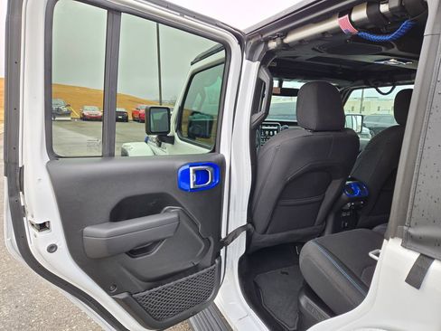 Used 2023 Jeep Wrangler Unlimited Rubicon 4xe image 29