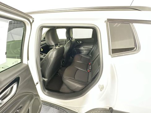 New 2026 Jeep Compass Latitude image 23