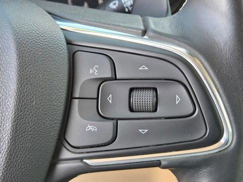Used 2021 Buick Envision Essence FWD image 19