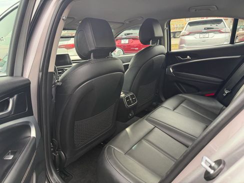 Used 2020 Genesis G70 2.0T image 12