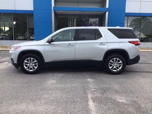 Used 2019 Chevrolet Traverse LS image 2