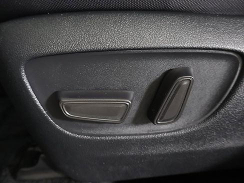 Used 2024 Toyota Highlander LE image 31