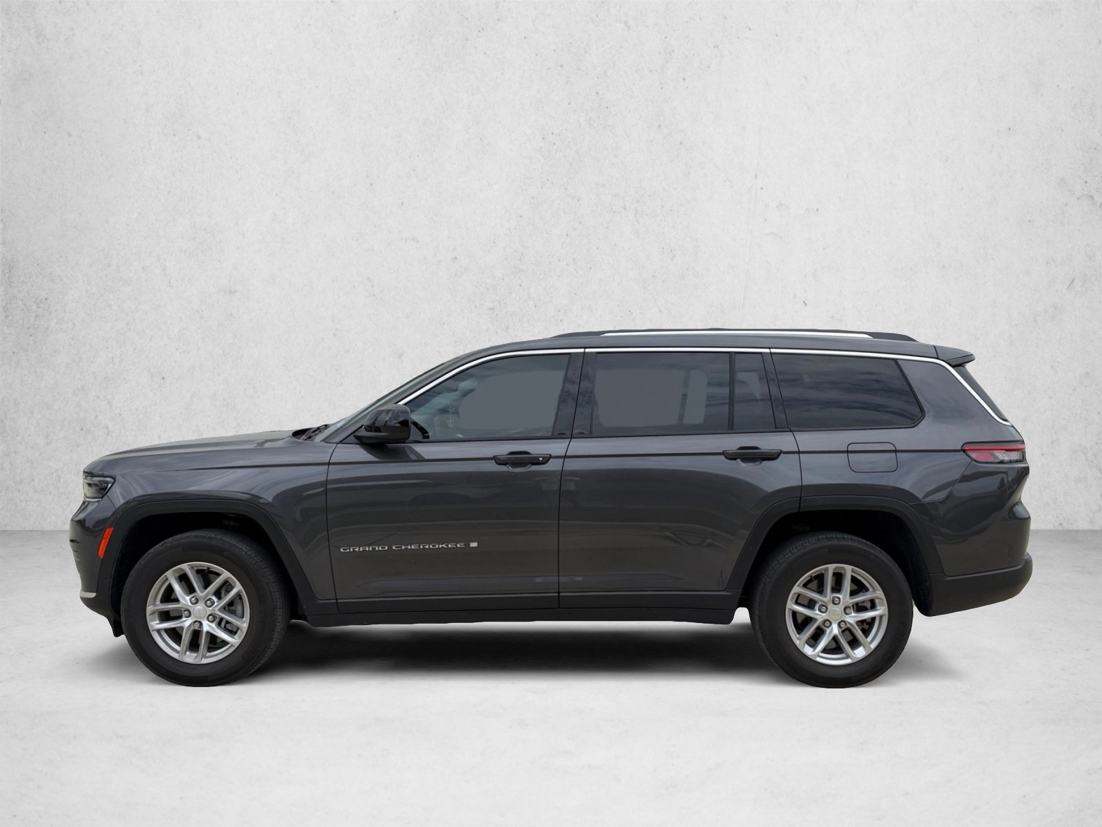Used 2023 Jeep Grand Cherokee L Laredo RWD image 8