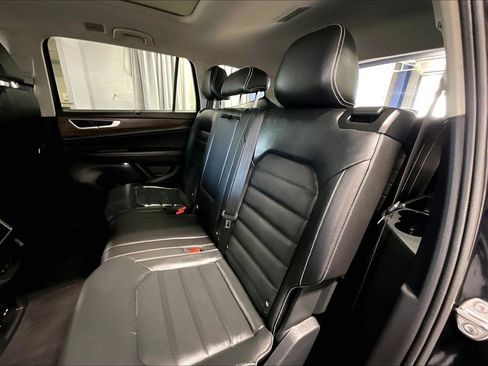 Used 2025 Volkswagen Atlas SEL AWD/4WD image 15