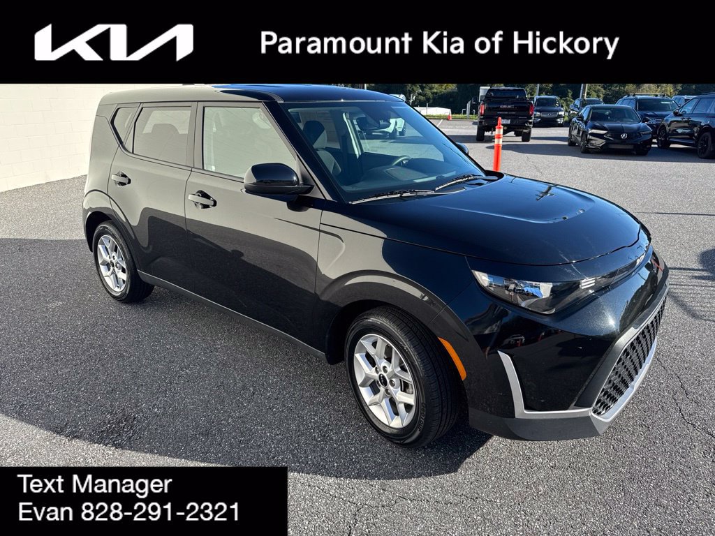 Used 2025 Kia Soul LX w/ LX Technology Package FWD image 3