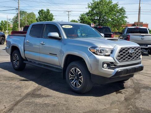 Used 2023 Toyota Tacoma TRD Sport AWD/4WD image 2