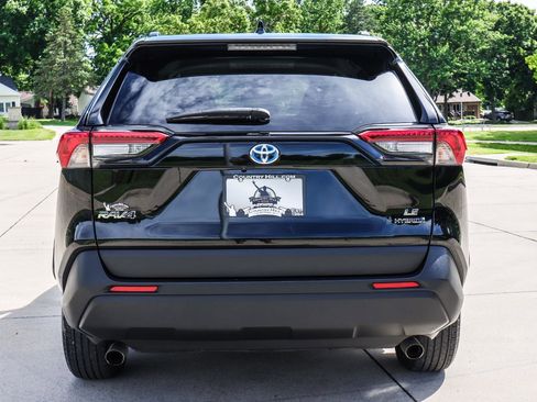 Used 2022 Toyota RAV4 LE AWD/4WD image 17