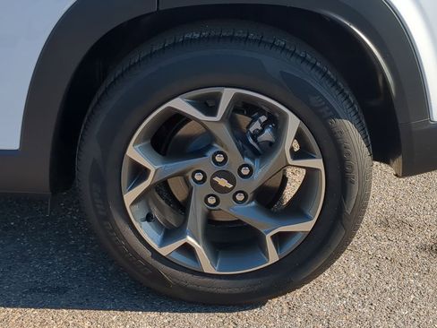 Used 2025 Chevrolet Trax LT w/ Driver Confidence Package image 34