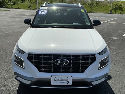 Used 2025 Hyundai Venue Limited FWD image 8
