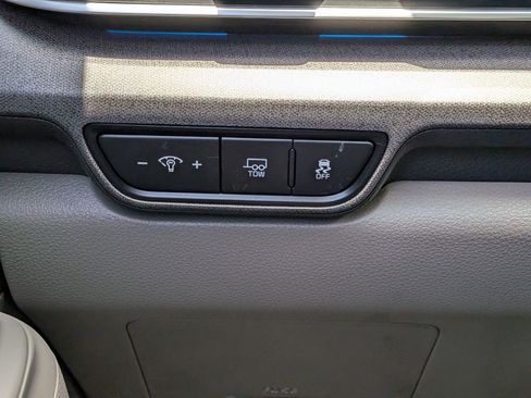 Used 2025 Kia Carnival EX FWD image 18