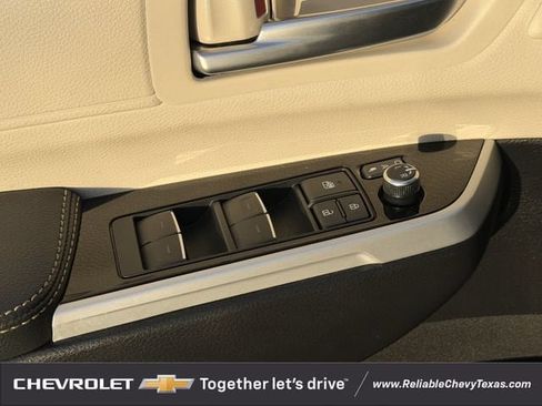 Used 2025 Toyota Sienna Platinum AWD/4WD image 27