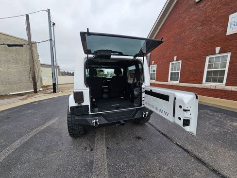 Used 2014 Jeep Wrangler Sahara w/ Dual Top Group image 19