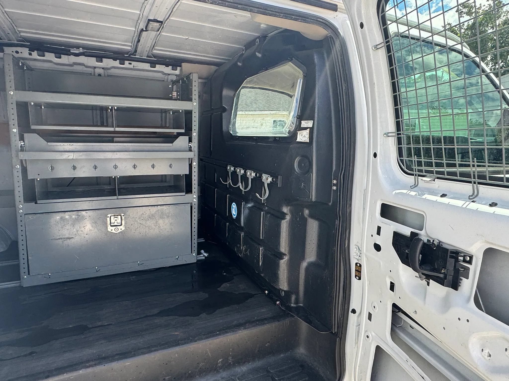 Used 2018 Chevrolet Express 2500 w/ Driver Convenience Package RWD image 12
