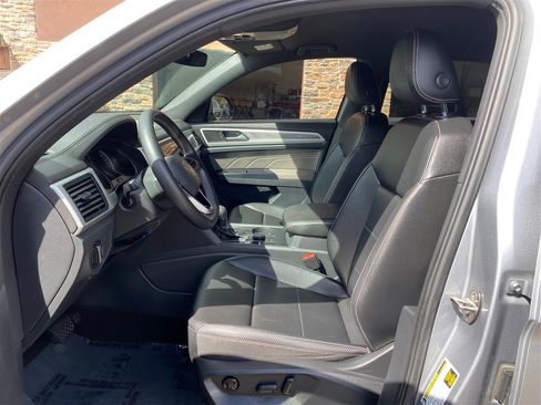 Used 2021 Volkswagen Atlas Cross Sport SE image 9