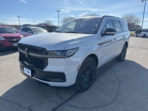 Used 2025 Lincoln Navigator Reserve w/ Jet Appearance Package image 10