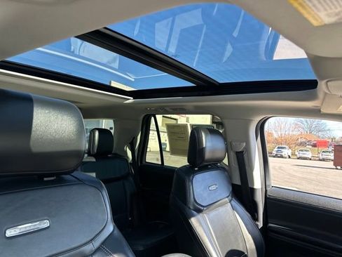 Used 2025 Ford Expedition Platinum image 16