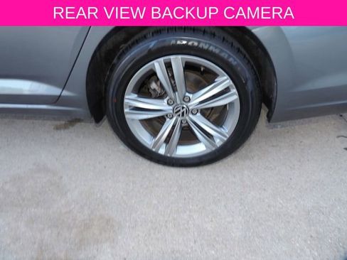 Used 2024 Volkswagen Jetta SE FWD image 8