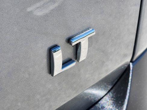 Used 2023 Chevrolet Traverse LT FWD image 29