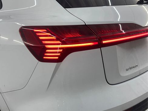 Used 2022 Audi e-tron Premium w/ Convenience Plus Package AWD/4WD image 35