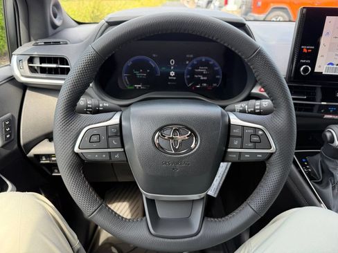 New 2026 Toyota Sienna Platinum AWD/4WD image 15