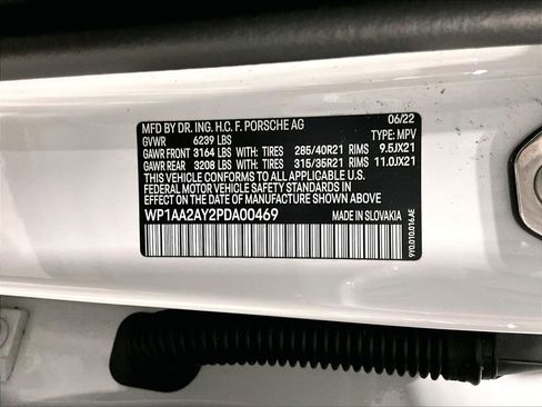 Certified 2023 Porsche Cayenne Platinum Edition image 35