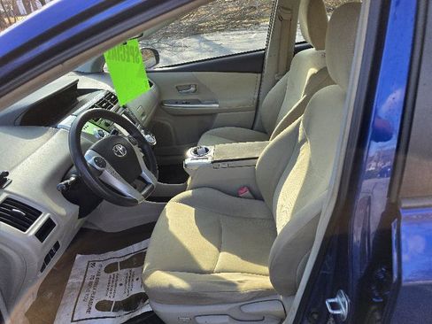 Used 2014 Toyota Prius V Three image 10