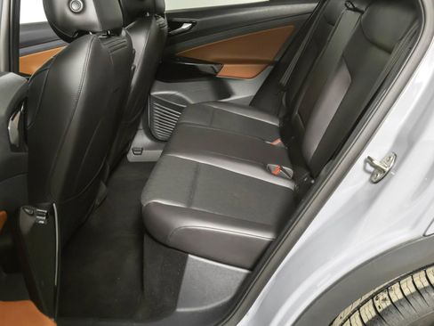 Used 2021 Volkswagen ID.4 Pro S image 38