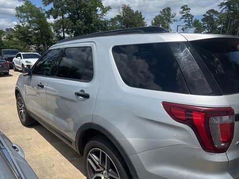 Used 2017 Ford Explorer Sport w/ Equipment Group 401A AWD/4WD image 7
