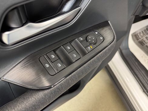 Certified 2025 Nissan Kicks SV image 9